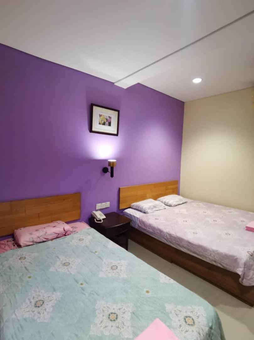 Oyo 90883 Pavilion Inn Hotel Lumut Exterior foto
