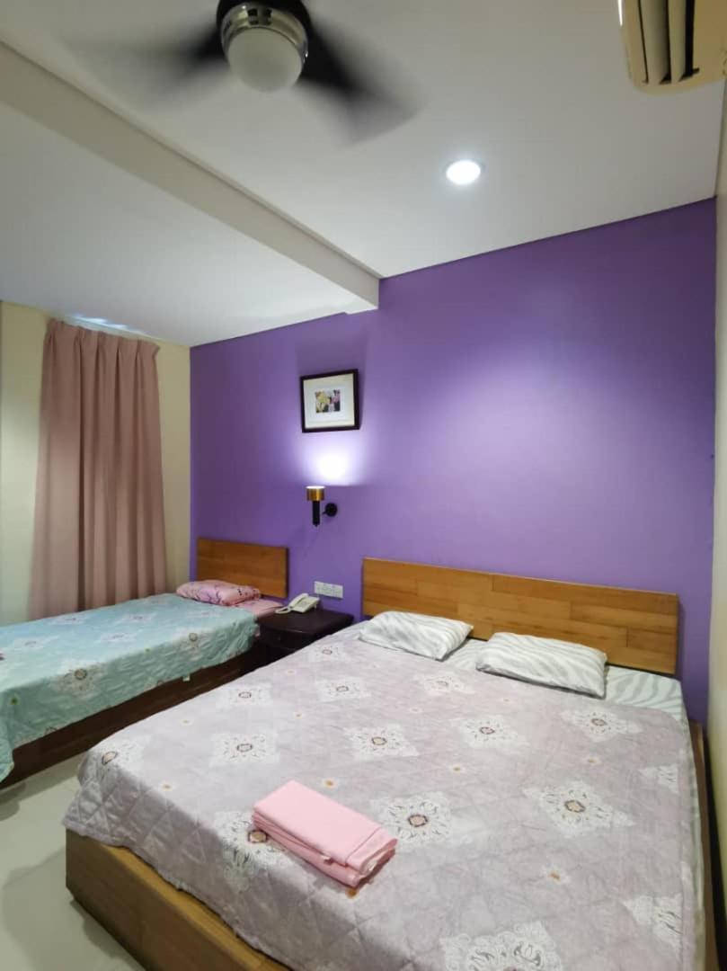 Oyo 90883 Pavilion Inn Hotel Lumut Exterior foto