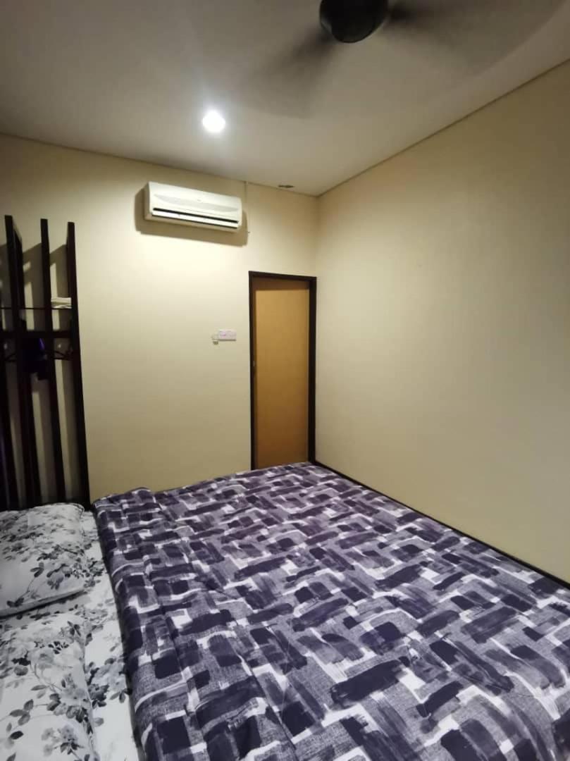 Oyo 90883 Pavilion Inn Hotel Lumut Exterior foto