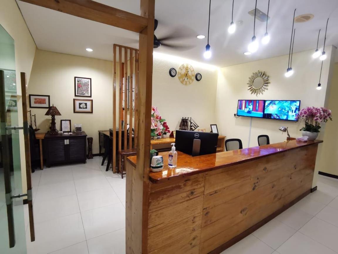 Oyo 90883 Pavilion Inn Hotel Lumut Exterior foto